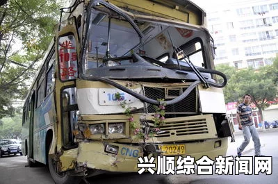 泰国一载28名乘客大巴失控冲出马路致1死17伤