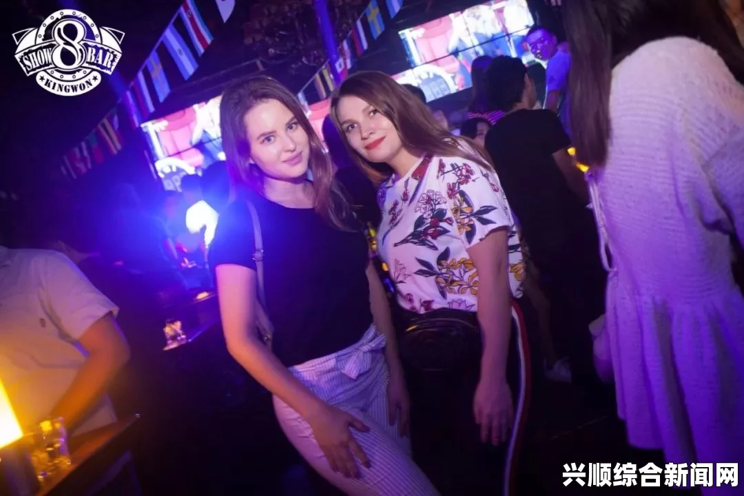 左拥右抱小1V2：探索激情无限，情感交织的多重乐趣，让心跳加速的缤纷画面尽展眼前。