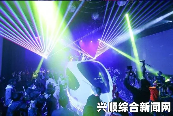 混乱家庭派对：狂欢中的情感碰撞与激情瞬间的探索