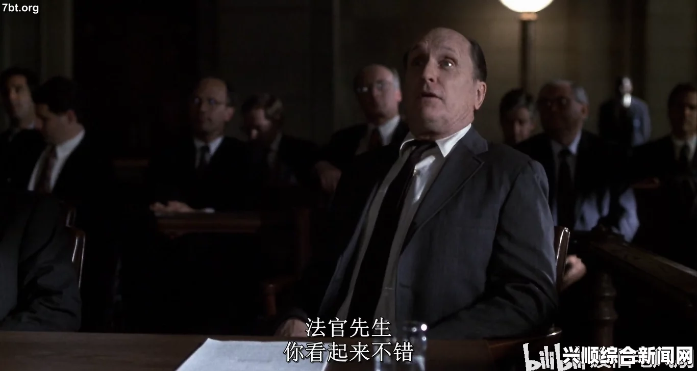 律师男友很难撩1v1：探索法律与爱情交织的激情画面，深夜律所灯光下的浪漫邂逅。