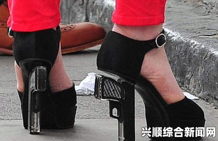 美机场安检查出枪炮高跟鞋 造型奇葩（图）