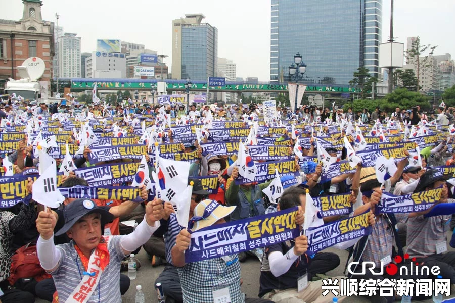 韩国首尔万人大游行现场图片曝光 抗议朴槿惠（组图）