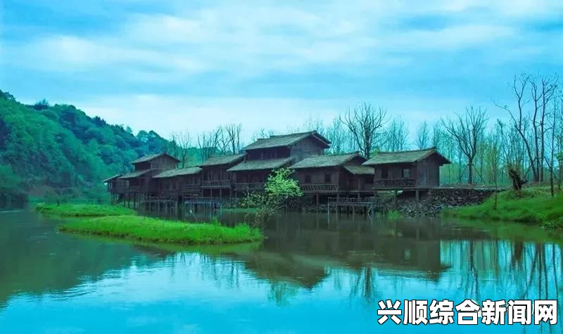 桃花源口水潺潺，山间溪流轻声细语，宛如世外桃源般静谧安详的美丽景色