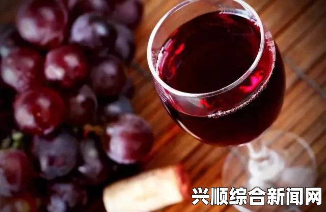 大白兔上的两颗葡萄：细腻的色彩对比，唤起甜蜜回忆与探索冰凉果汁的激情瞬间