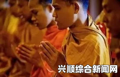 泰国和尚偷看色情片露笑容 引网友一片骂（图）