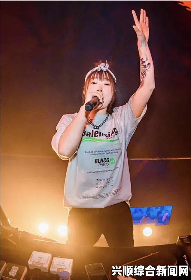 少妇搡BBBB搡BBB搡造水多闪耀舞台的中国少女说唱天才：用激情节奏表达内心世界，释放青春能量！