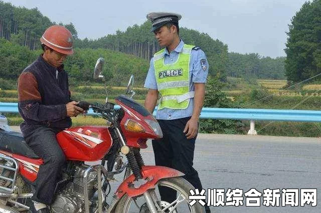 美国女子慢跑遭强行拘捕事件引发网友热议，要求警察局长道歉