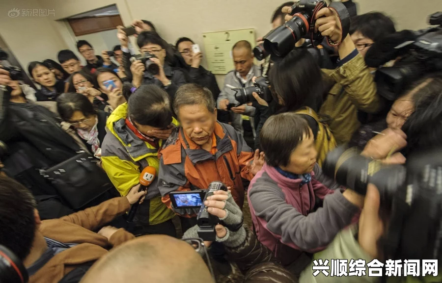 马航失联航班乘客家属的困境，等待区被记者夹围引发的深思
