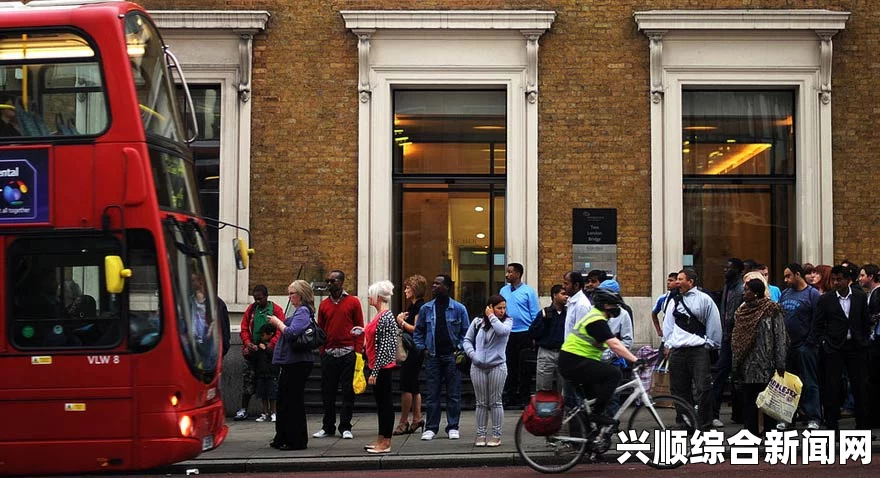 伦敦地铁工人罢工引发百万市民出行困扰—因撤销人工售票站引发的连锁反应