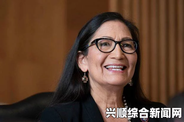 美国首位女同性恋议长艾特金斯加州上任启航新征程