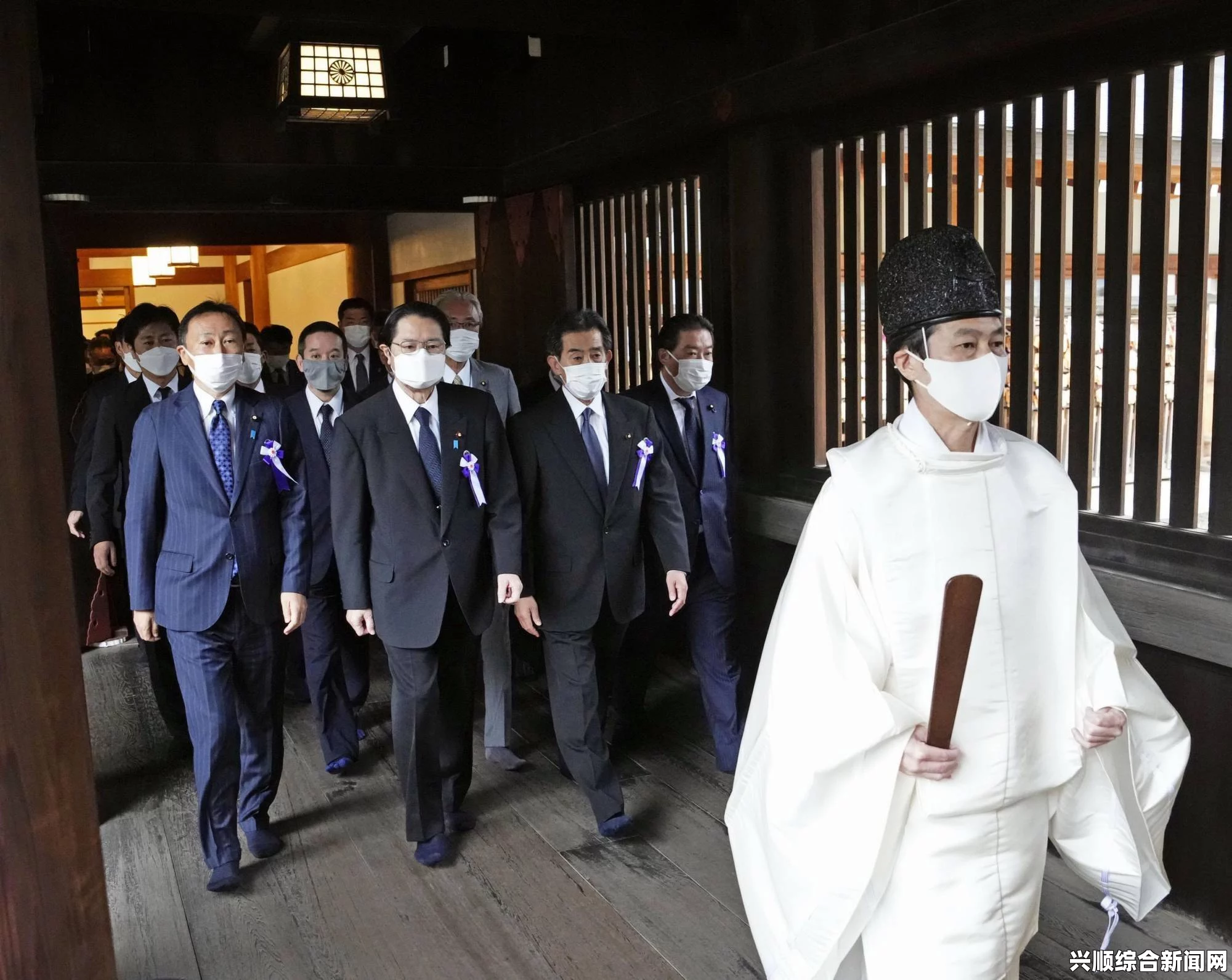 日本内阁成员二战战败投降日参拜靖国神社，历史与现实的交织