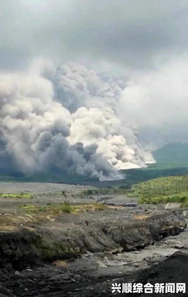 巴布亚新几内亚火山大规模喷发，火山灰直冲云霄，引发全球关注