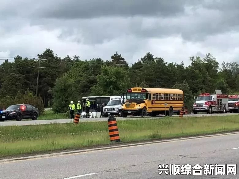 加拿大旅游大巴翻车事故致多人受伤，紧急救援进行中——中国公民受伤情况关注中