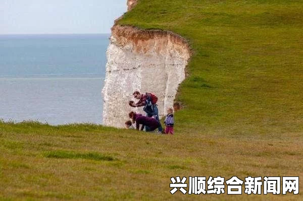 父母将女婴放悬崖边拍照引发争议，危险行为背后的思考