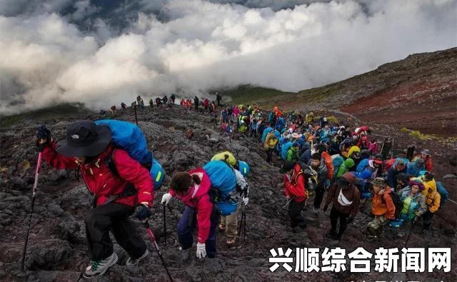 富士山面临世界遗产危机，登山者的影响与保护挑战