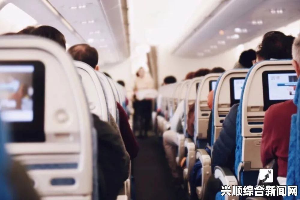 男子大闹航班威胁高空跳机，乘客联手将其制服